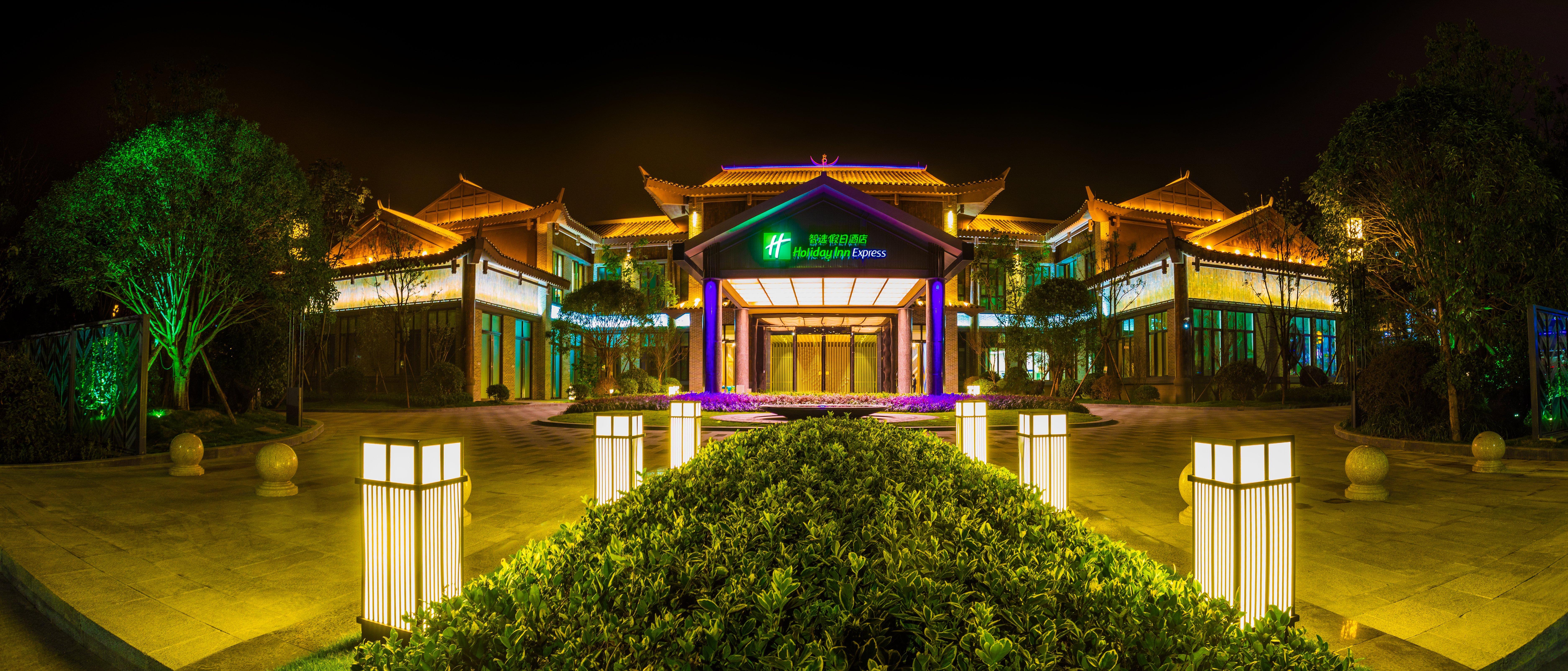 Holiday Inn Express Guizhou Qinglong By Ihg Екстериор снимка